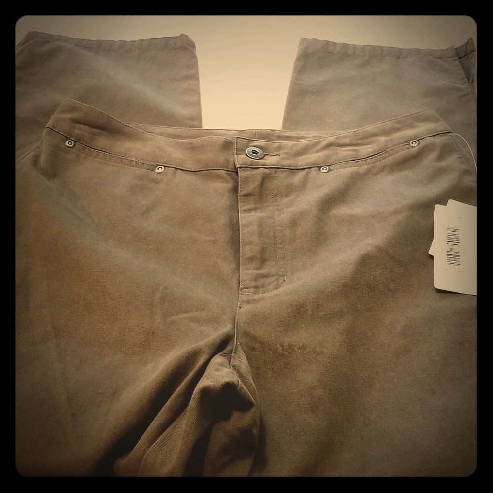 Liz Claiborne Olive Green Lizwear jeans size 8 NWT